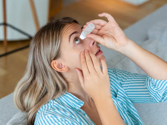 جفاف العين عند الاستيقاظ