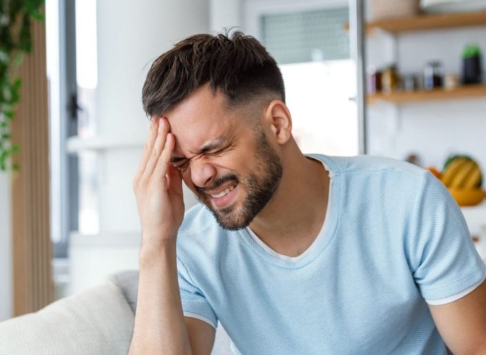 سبب لصداع ضعف النظر
