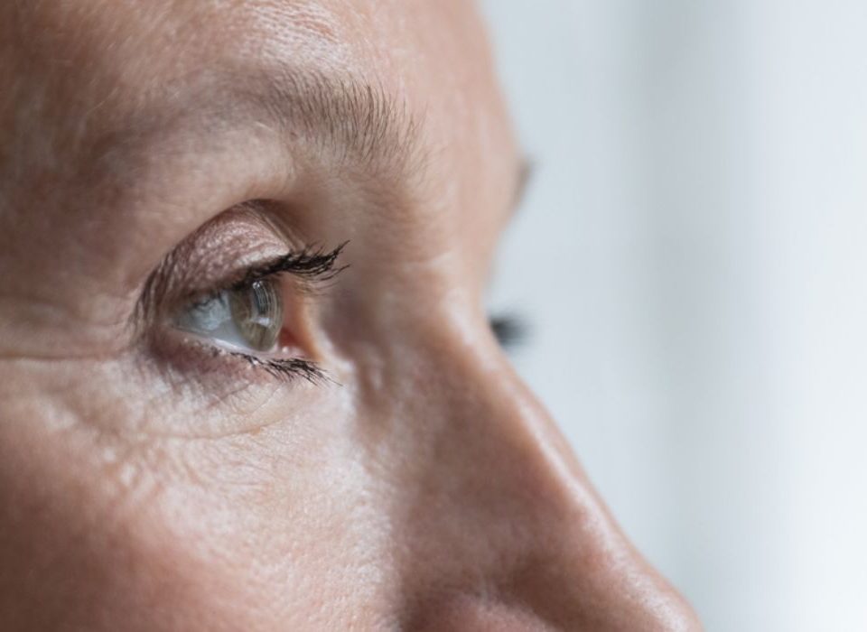 اعراض المياه الزرقاء والبيضاء في العين