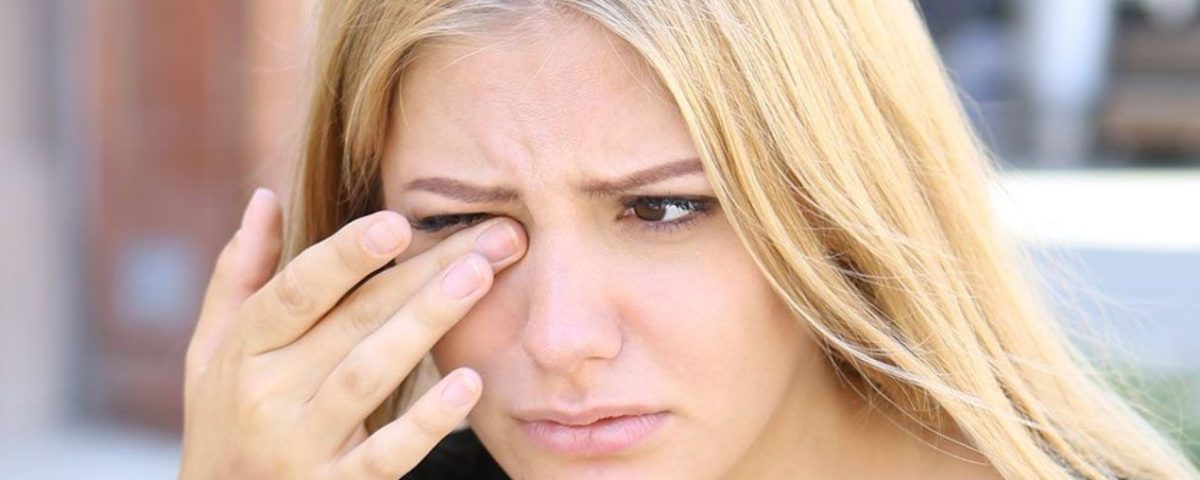 أسباب تورم العين عند الاستيقاظ