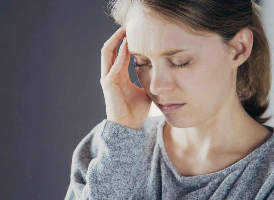 صداع العين اليمنى والحاجب