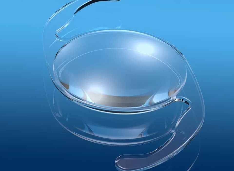 عدسات توريك