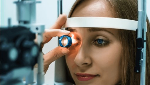 هل عملية الليزر للعيون مؤلمة