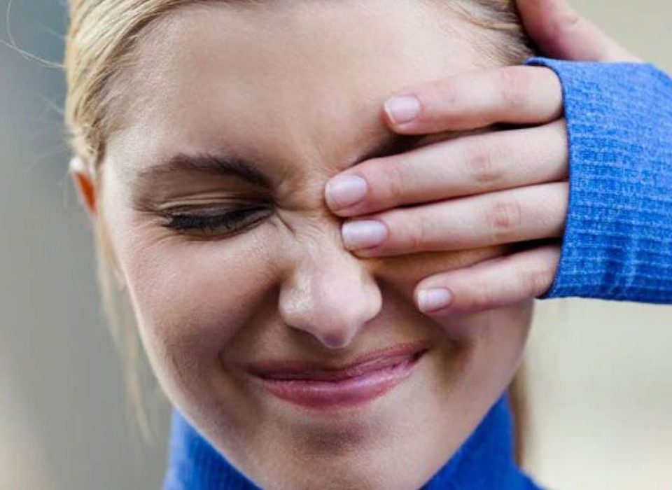 رفرفة العين اليسرى