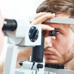 فحص العين