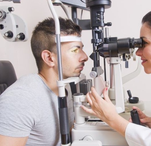 اسباب وجع العين