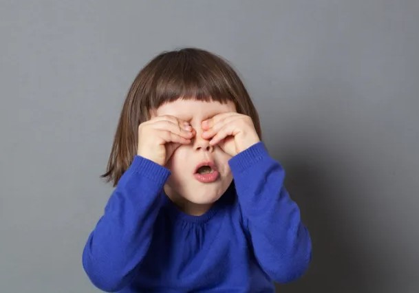 كيف تحافظ على صحة عين طفلك